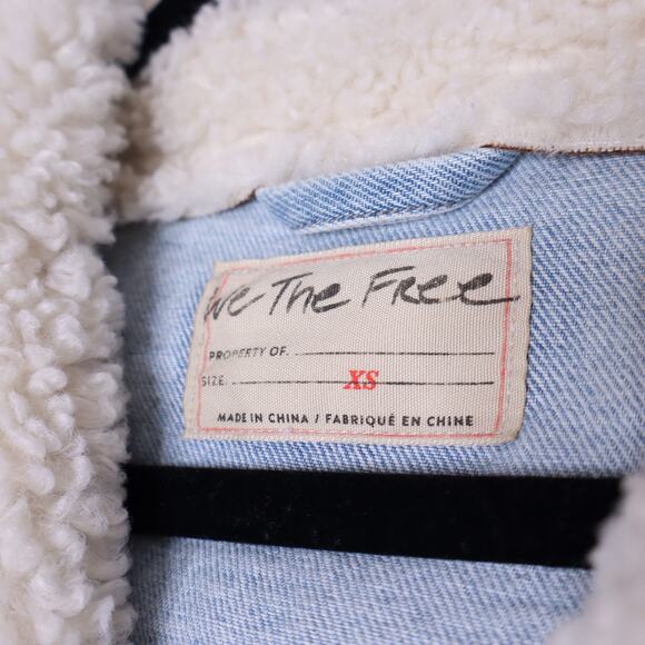 WE THE FREE Perry Hooded Denim Jacket Blue Oversized Cropped Fleece Women's XS - Picture 10 of 10